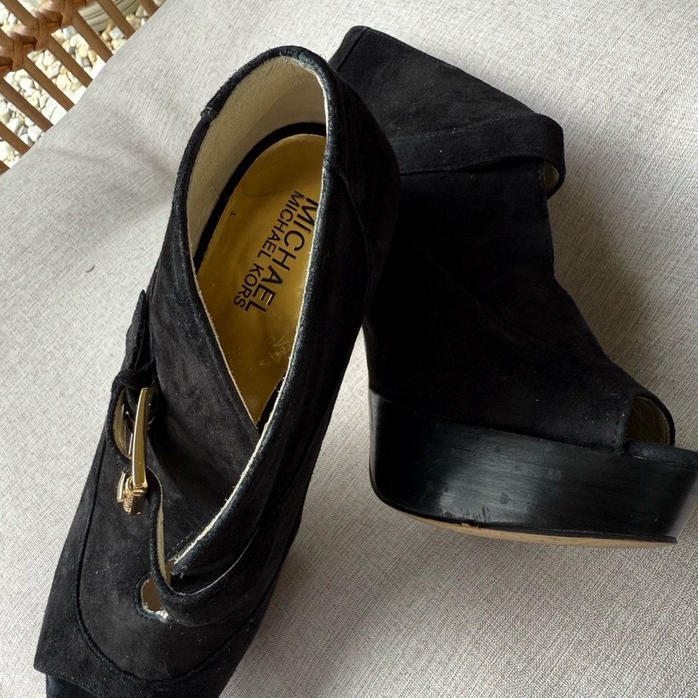Michael Kors Eboni Bootie “Size 8M” - Picture 5 of 9